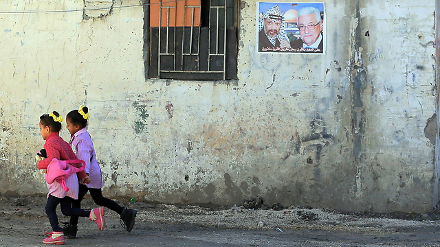 Palestinian girls at refugee camp of Ain Al-Helweh (Photo: AFP) (Photo: AFP)
