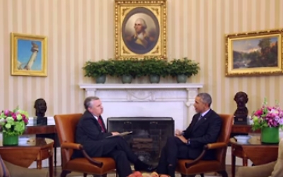 Friedman interviewing Obama at the White House (Photo: New York Times video)