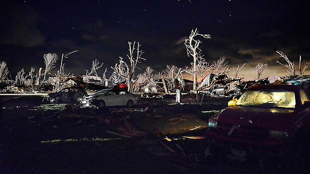 הנזק באילינוי (צילום: AP) (צילום: AP)