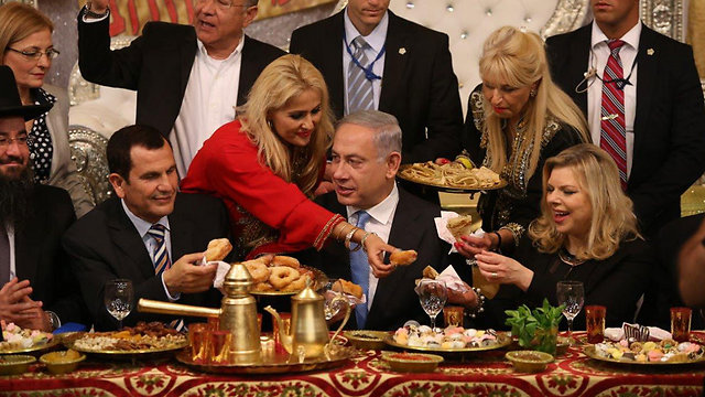 Prime Minister Netanyau and his wife Sara at Mimouna celebrations in Or Akiva (Photo: Elad Gershgoren) (Photo: Elad Gershgoren)