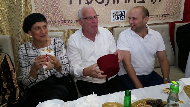 Education Minister Bennett (R) resigned to allow MK Mualem (L) to enter the Knesset to replace him (Photo: Barel Efraim)