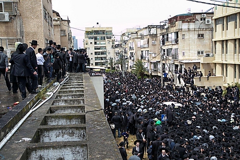 Rabbi Chaim Greineman's funeral in Bnei Brak (Photo: Ofer Amram) (Photo: Ofer Amram)