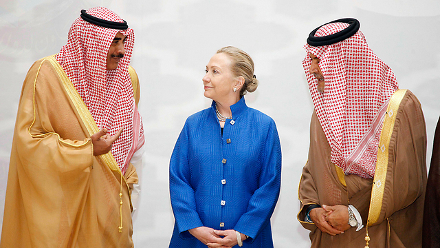 ביקורים תכופים בסעודיה למזכירת המדינה. הילרי קלינטון בכנס במפרץ הפרסי (ארכיון) (צילום: EPA) (צילום: EPA)