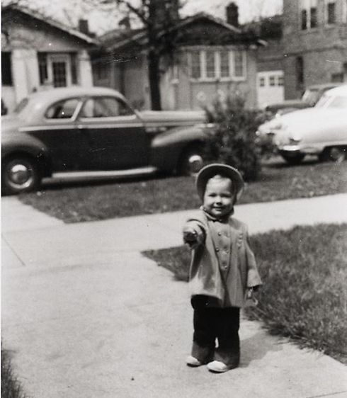 הקלינטונית הקטנה בילדותה בשיקגו. היא נולדה ב-26 באוקטובר 1947 ()
