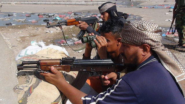Yemeni forces fight Houthi rebels (Photo: AFP) (Photo: AFP)