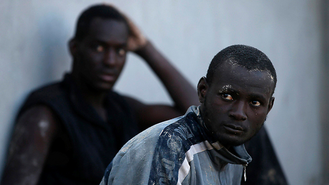 מהגרים שחולצו באיטליה. ארכיון (צילום: רויטרס) (צילום: רויטרס)