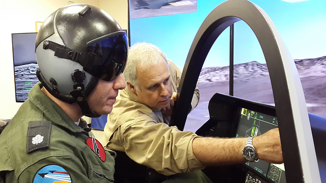 Israeli pilot in simulator (Photo: Roee Idan)