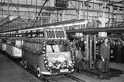 הטרנספורטר ה-100,000 יורד מפס הייצור בשנת 1954. מ-1950 עד היום נמכרו 12 מיליון ()