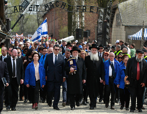 Rabbi Yisrael Meir Lau leading the March of the Living in 2015 (Photo: AP)