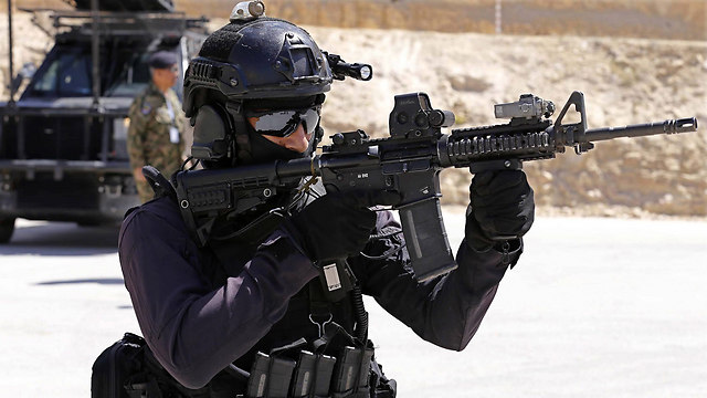 איש הכוחות הירדניים (צילום: AP) (צילום: AP)