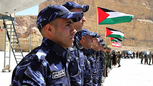 כוחות מיוחדים פלסטיניים בתחרות, היום בירדן (צילום: AP) (צילום: AP)