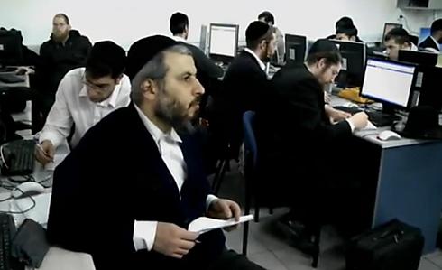 More and more haredi people are joining the workforce (Photo: Eli Mandelbaum)