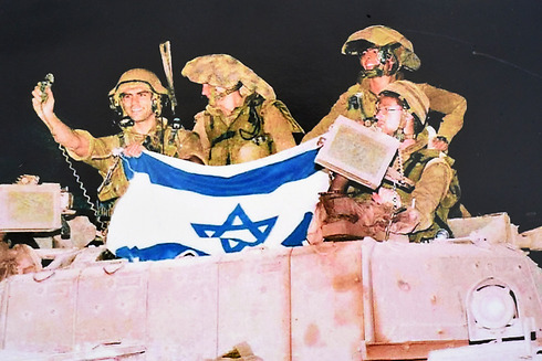The soldiers leave Lebanon, Israeli flag on display. Avi Dahan is on the left. 