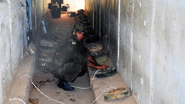 Avi Dahan laying the explosives to destroy the IDF base at Beaufort