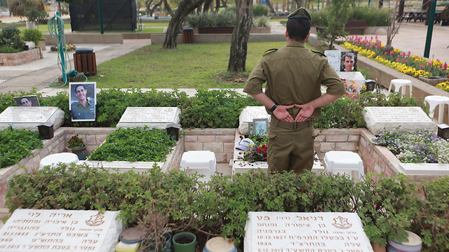 Military cemetery in Tel Aviv. We don't have any more tears to spare (Photo: Yaron Brener)