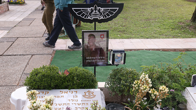 קברו של דניאל קדמי ז"ל שנפל בקרב בפילבוקס במבצע צוק איתן (צילום: מוטי קמחי) (צילום: מוטי קמחי)