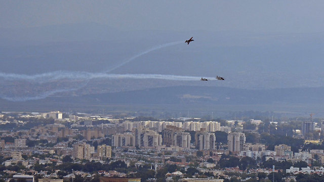 Flyover passes over Haifa (Photo: Nitzan Adelbaum) (Photo: Nitzan Adelbaum)