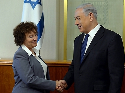 Netanyahu with Bank of Israel Governor Karnit Flug. It's all about growth (Photo: GPO) 
