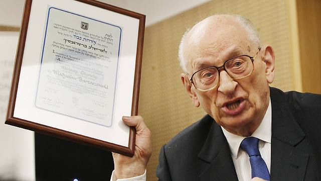 Wladyslaw Bartoszewski received honorary citizenship from Israel (Photo: AP)