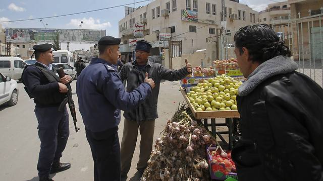 Palestinian policemen patrol Azariyeh in the West Bank (Photo: AP) (Photo: AP)