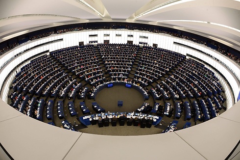 הפרלמנט האירופי בשטרסבורג, צרפת, בעת ההצבעה על eCall (צילום: EPA) (צילום: EPA)