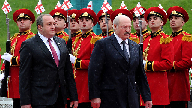 לוקשנקו בביקור רשמי בגאורגיה (צילום: AFP) (צילום: AFP)