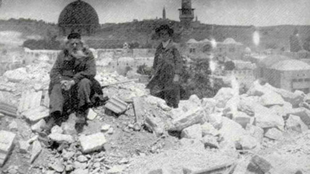 "הנזקים לא היו פונקציה של מרחק". בית שחרב ב-1927 ברובע היהודי בירושלים ()