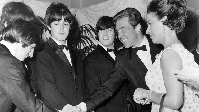 מסיבות עם כוכבי פופ. מרגרט עם ה"ביטלס" ב-1965 (צילום: AP) (צילום: AP)