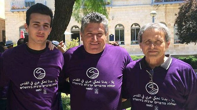 חסון עם אביו רמזי (במרכז) ועם גדי גבריהו (צילום: "תג מאיר" ) (צילום: 