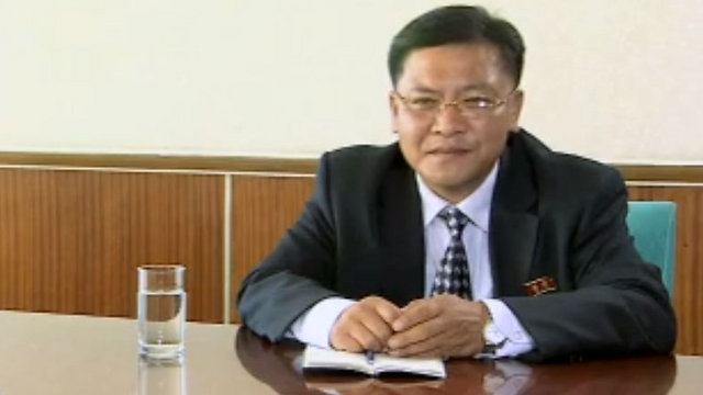 ראיון מפתיע עם בכיר המשטר שלא אוהב לדבר עם התקשורת הזרה. פארק יונג צ'ול (צילום: CNN) (צילום: CNN)
