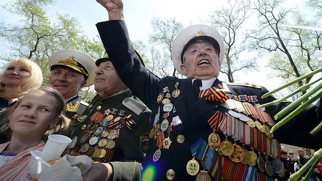 A veteran celebrates the Victory Day in Vladivostok, Russia (Photo: Reuters) (Photo: Reuters)