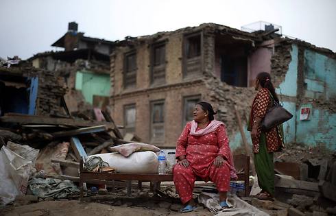 ההרס הרב בנפאל. הרשויות: "כרגע אנו לא עוסקים בהשפעה הגיאולוגית" (צילום: EPA) (צילום: EPA)