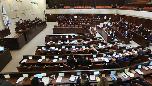 Az izraeli kormány jóváhagyta saját bővítését, Lapid a Legfelsőbb Bírósághoz fordul