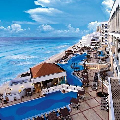 הרבה פינוק, ים וחול לבן במלונות 'הכל כלול' תוצרת מקסיקו ()