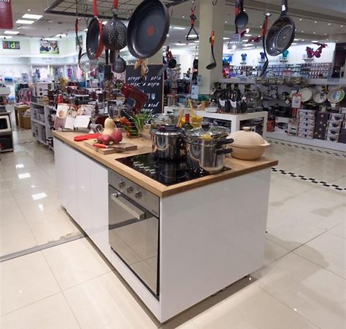 כלי מטבח ובישול במרכז - כדי להגדיל את המכירות (צילום: שוקה כהן) (צילום: שוקה כהן)