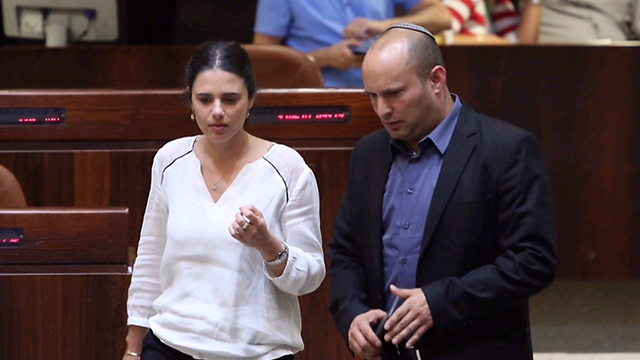 Bayit Yehudi Ministers Shaked (L) and Bennett will commence legislation next week to allow deporting migrants from Israel (Photo: Gil Yohanan)