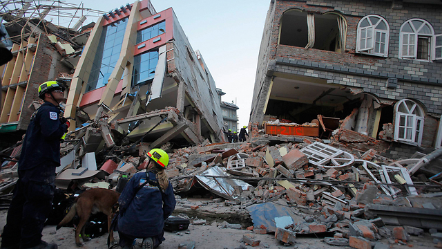 הרס כן - אסון כמו בהאיטי? לא. נזקי הרעש בנפאל (צילום: AP) (צילום: AP)