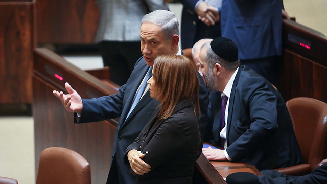 Yachimovich with Netanyahu during government swear-in (Photo: Noam Moskovich)