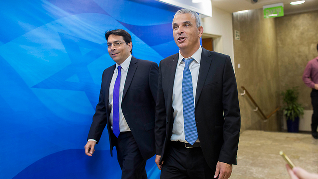 New Ministers Moshe Kahlon (R) and Danny Danon. 'When you sit on the same chair for years, you can plan and watch the implementation, obtain budgets and review the way they are spent' (Photo: Yonatan Sindel, Flash 90)
