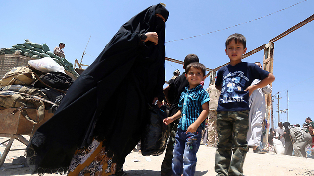 Ramadi residents who fled their homes after the Iraqi city was conquered by ISIS (Photo: EPA)
