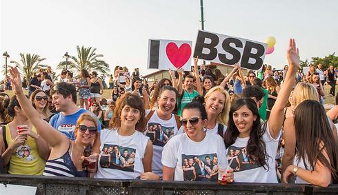 Fans waiting excitedly for the concert (Photo: Ido Erez)