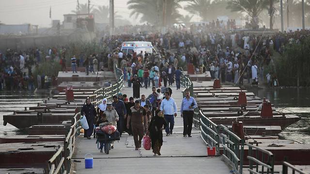פליטים שהגיעו לבגדד מא-רמאדי (צילום: רויטרס) (צילום: רויטרס)