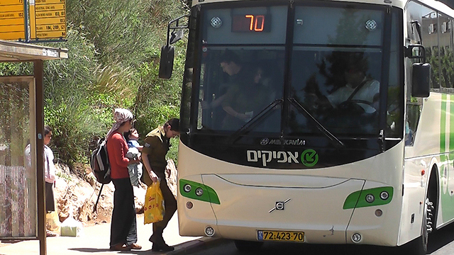 Israeli bus line in the West Bank (Archive)