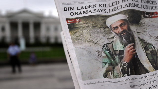 חיסול בן לאדן בכותרת ראשית של עיתון בחזית הבית הלבן ב-2 במאי 2011 (צילום: AFP) (צילום: AFP)