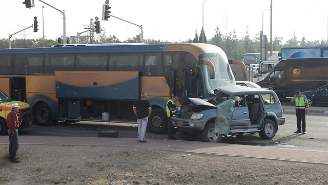 Aftermath of accident at Lehavim Junction in the south (Photo: Herzl Yosef)