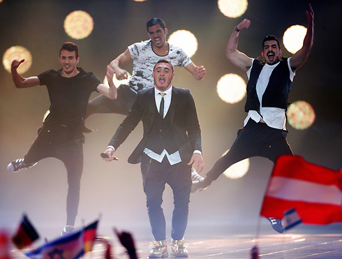 The energetic performance won the crowd over (Photo: EPA)