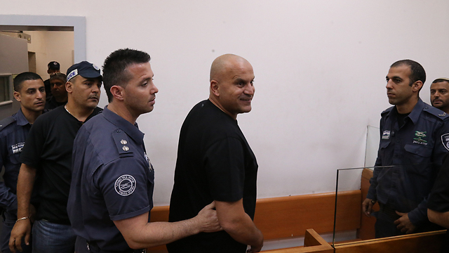 שירזי בבית המשפט. עורך דינו טוען שכלל היה בישראל בעת המעשים בחו"ל (צילום: מוטי קמחי) (צילום: מוטי קמחי)