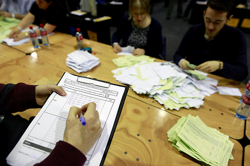 Counting the votes of the Irish referendum on same-sex marriages (Photo: Reuters)