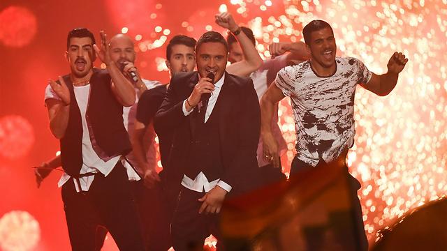 Nadav Guedj performing 'Golden Boy' at the Eurovision semifinal (Photo: GettyImages)