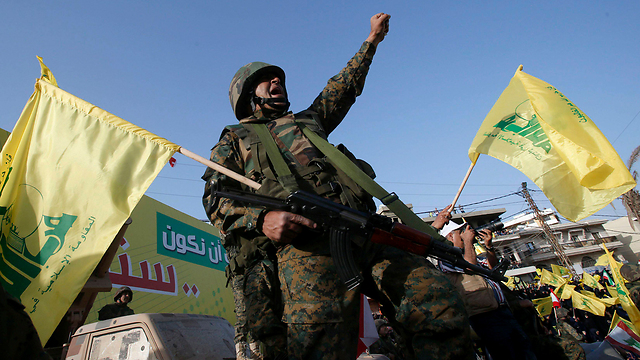 Hezbollah rally marking 15 years since Israel's withdrawal from south Lebanon (Photo: Reuters)